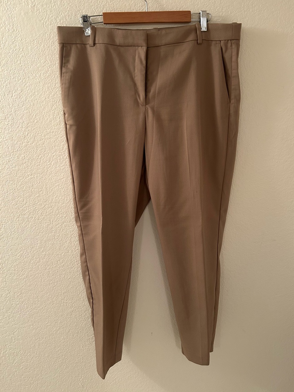 H&M Women's Tailored Tapered Dress Pants in Camel